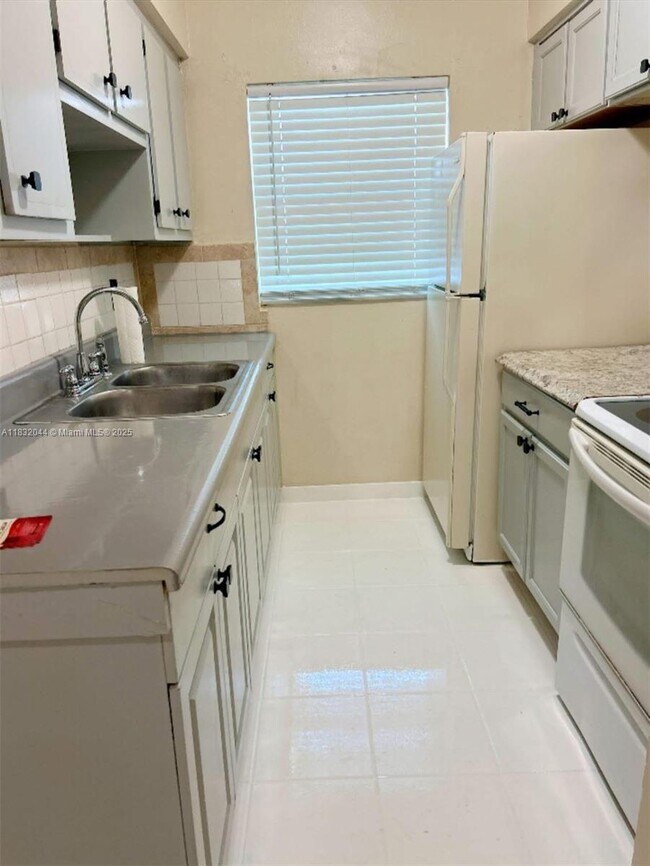 Foto del edificio - 4011 NW 30th Terrace