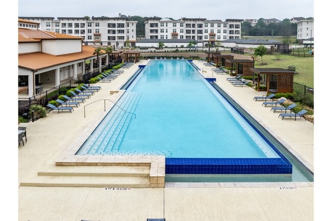Building Photo - Reveal Skyline