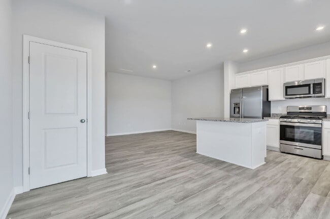 Building Photo - Amazing Lease Special!!Brand-New 3BR/2.5BA Townhome with Garage in Greer $1725/mo