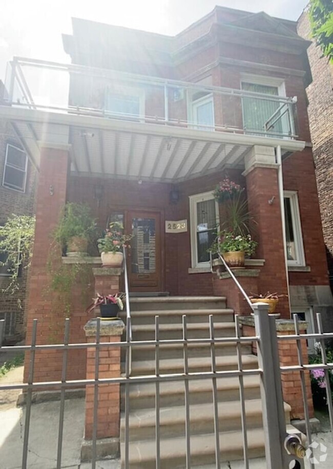Building Photo - 2523 W Iowa St