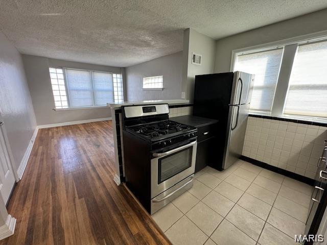 Foto del edificio - 4934 Kemper Ave