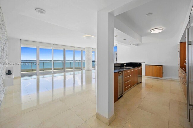 Foto del edificio - 1331 Brickell Bay Dr