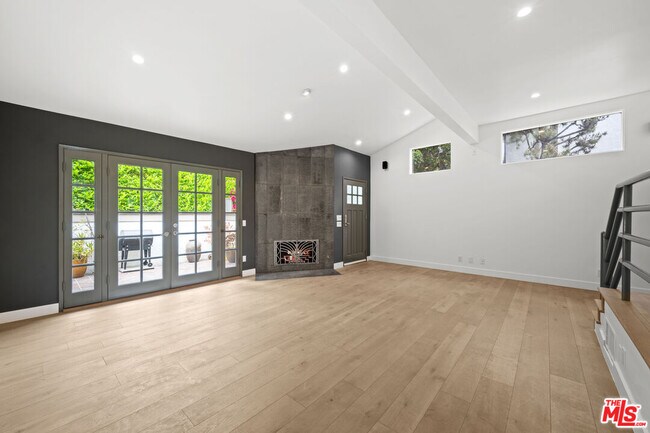 Foto del edificio - 17088 Palisades Cir