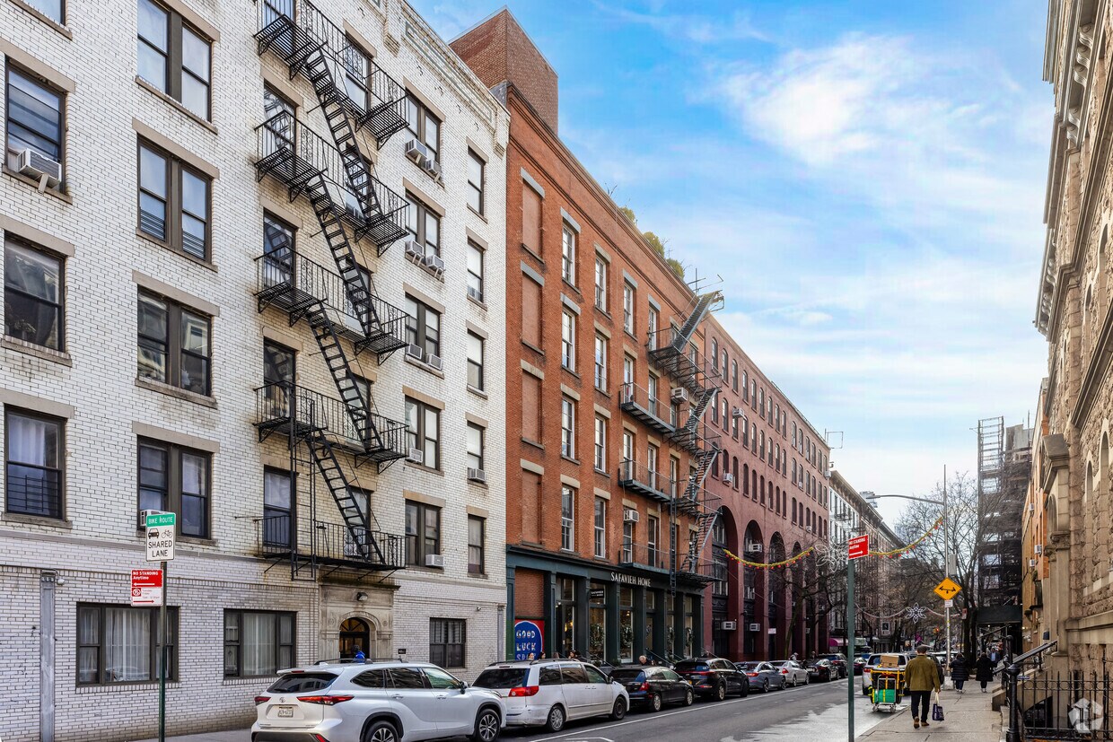 Primary Photo - 150 Thompson St