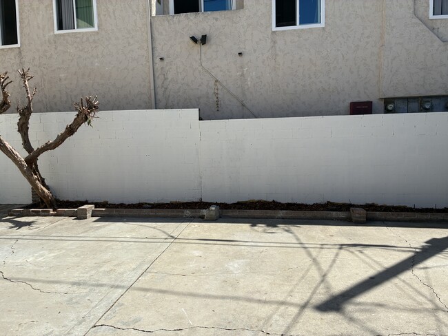 Building Photo - 12920 Roselle Ave