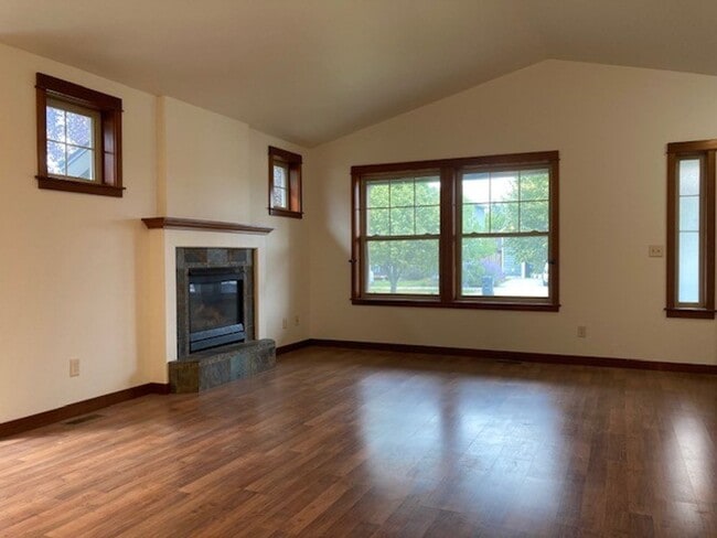 Building Photo - Beautiful 4 Bedroom Home in North Star Sub...