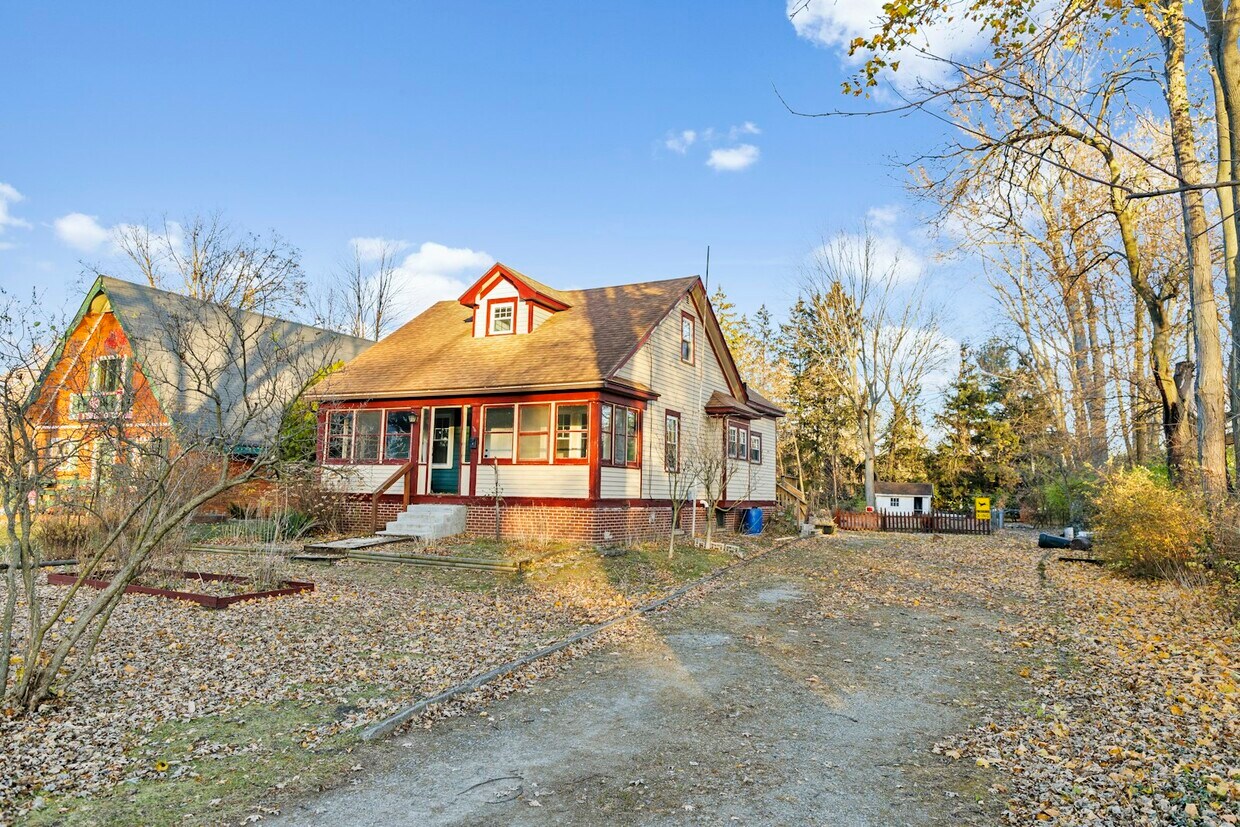 Foto principal - 906 Harrow Rd