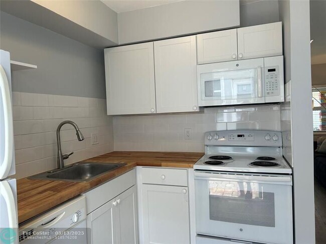 Foto del edificio - 840 NE 17th Ave