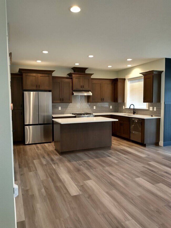 Foto del edificio - Welcome to this Beautiful Property in Keizer