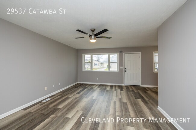 Building Photo - Beautiful 3 Bedroom Ranch!