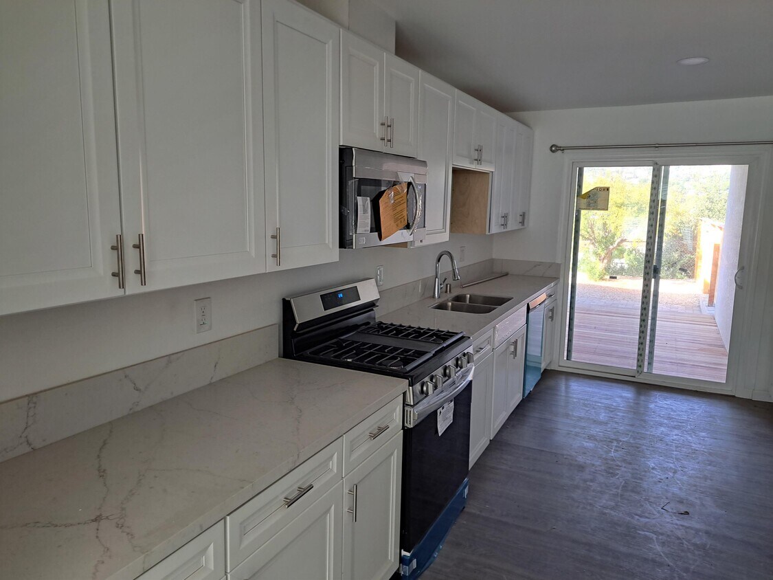 Foto principal - 6404 Cleo St