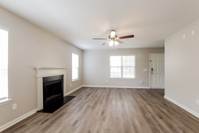 Foto del edificio - 2449 Reid Oaks Dr