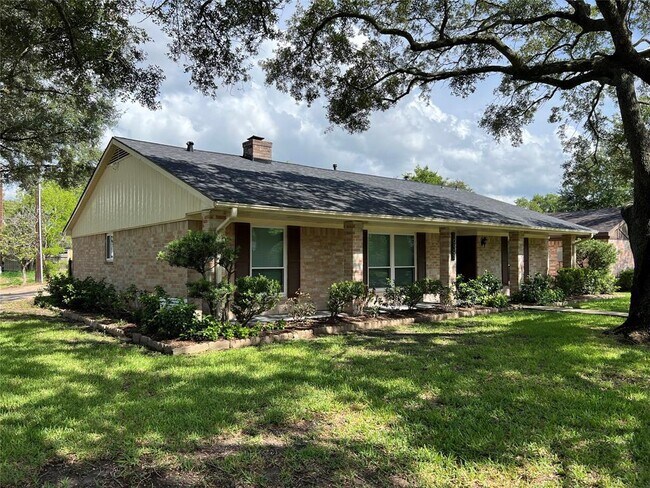 Building Photo - 10903 Albury Dr
