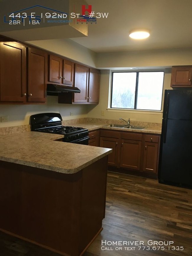 Building Photo - Beautiful 2 Bedroom Apartment- HEAT INCLUDED!