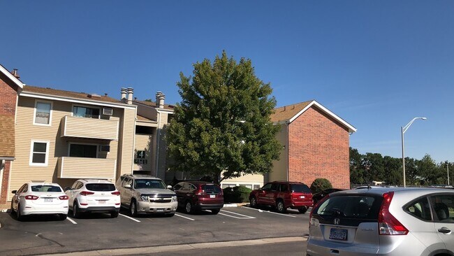 Foto del edificio - 10150 E Virginia Ave