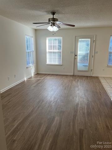 Foto del edificio - 153 Springwood Ln