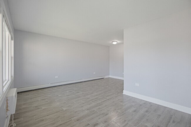 Foto del edificio - 2537 E 83rd St