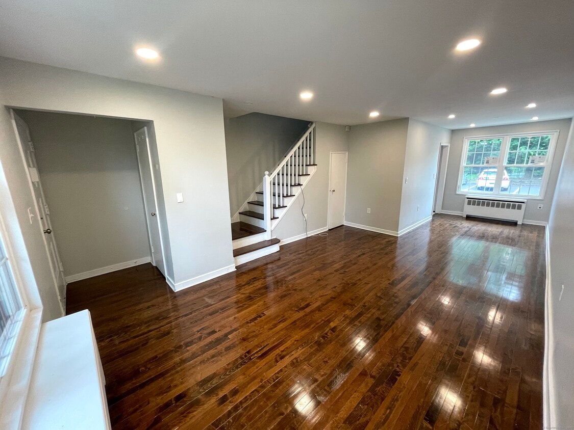 Primary Photo - 209 Virginia Ave