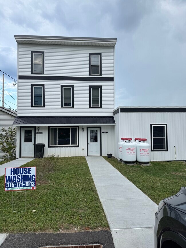 Foto del edificio - 27665 Water St