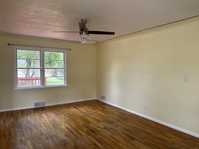 Building Photo - 1247 Avenue F