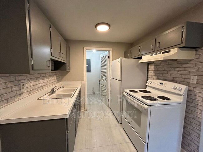 Building Photo - 1850A John Glenn Road