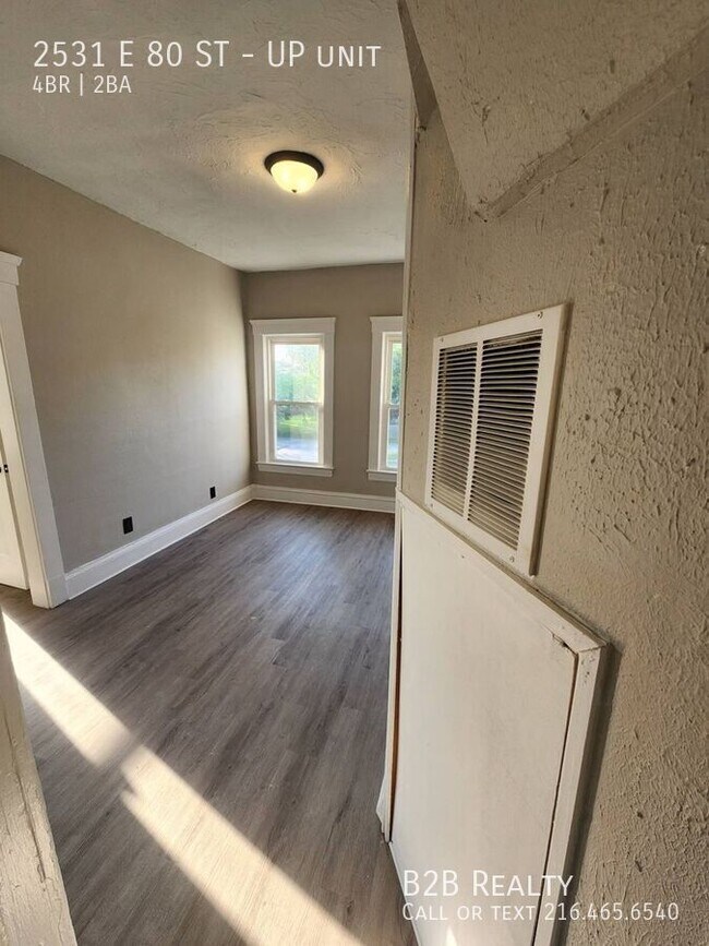 Foto del edificio - 2531 E 80th St