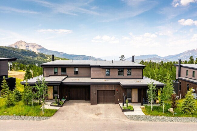 Building Photo - 12 A Treeline Springs Rd