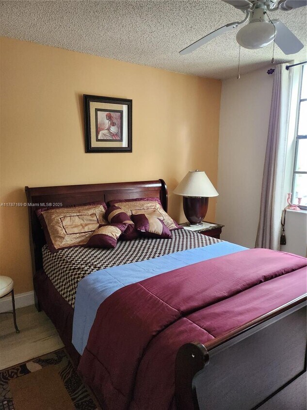 Foto principal - 7321 NW 18th St