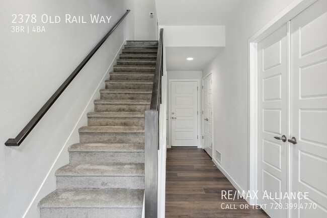 Building Photo - Stunning 4-story w/ rooftop deck townhome ...