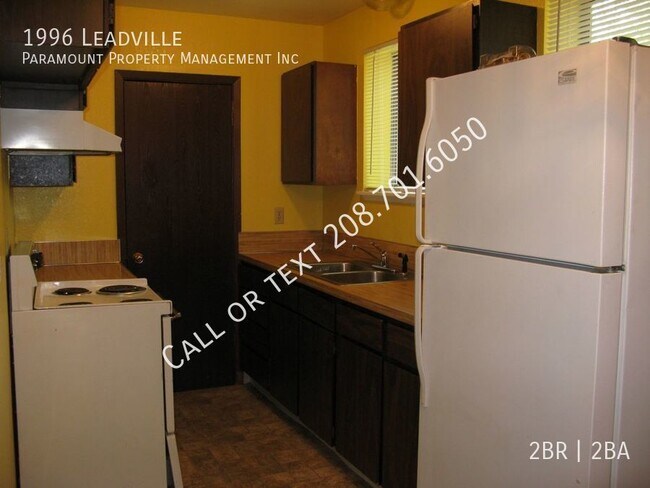 Building Photo - Close to Downtown, Two Story Town Home