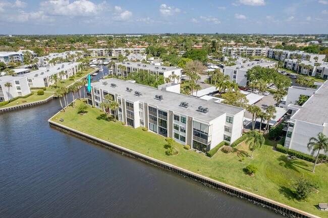 Foto del edificio - 1950 SW Palm City Rd