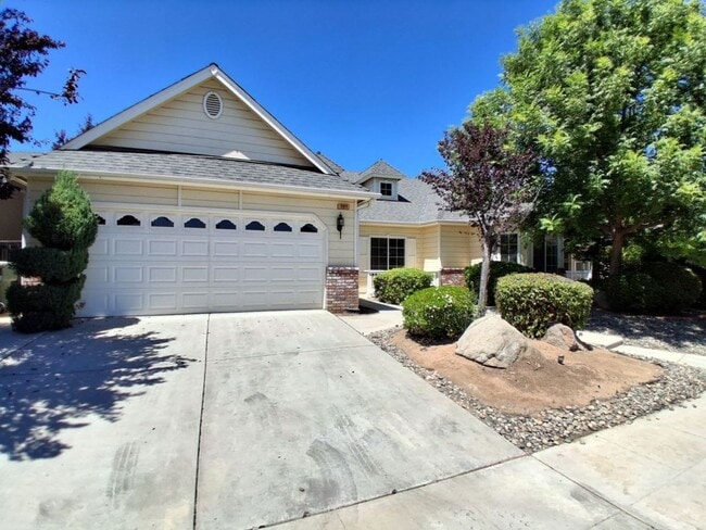 Foto del edificio - Desirable Clovis Single-Level Home: 3-bedroom, 2-bathroom