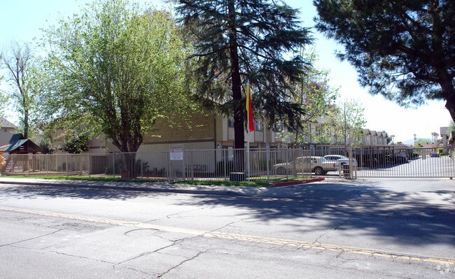 Building Photo - Park Place Townhomes