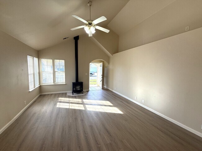 Foto del edificio - 3058 Helena Way