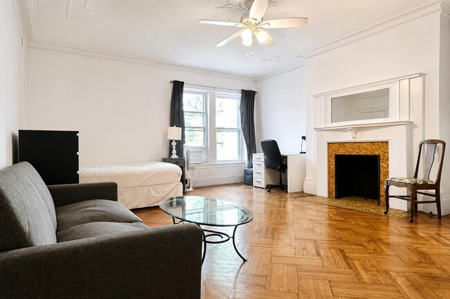 Building Photo - 309 W 107th St
