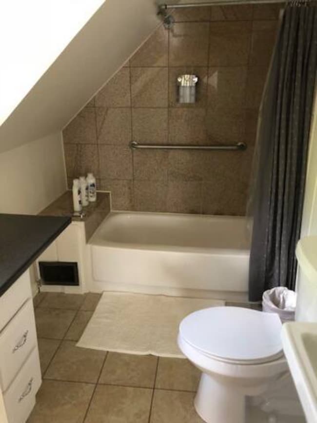 Bathroom - 2342 Broadway St