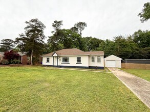 Building Photo - 2515 Camille Dr
