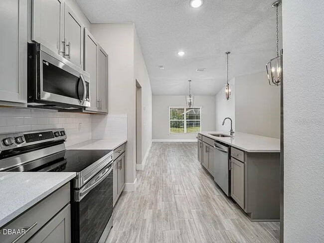 Building Photo - 60 Ballenger Ln