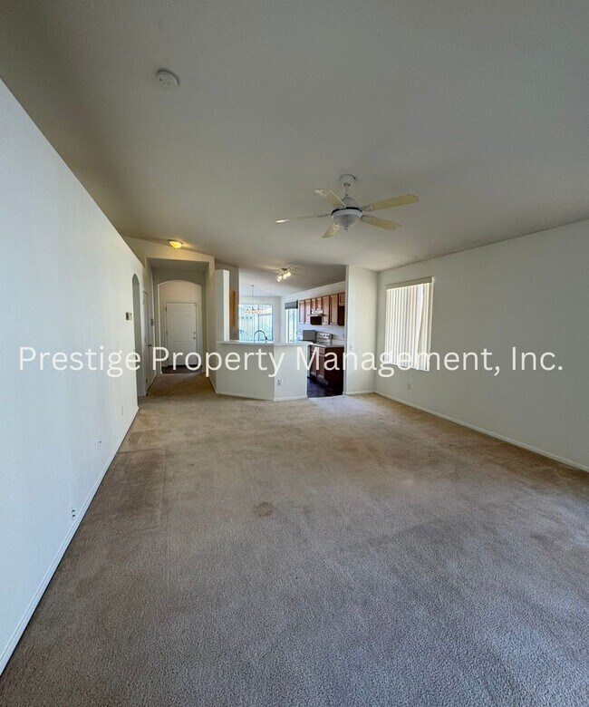 Foto del edificio - This charming 3+den/2 Bath East Home Is just What You Need!!