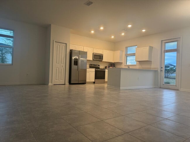 Building Photo - 240 Bogey Dr