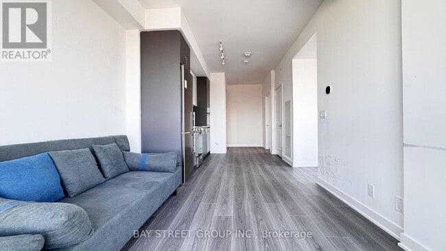 Building Photo - 50 Upper Mall Wy