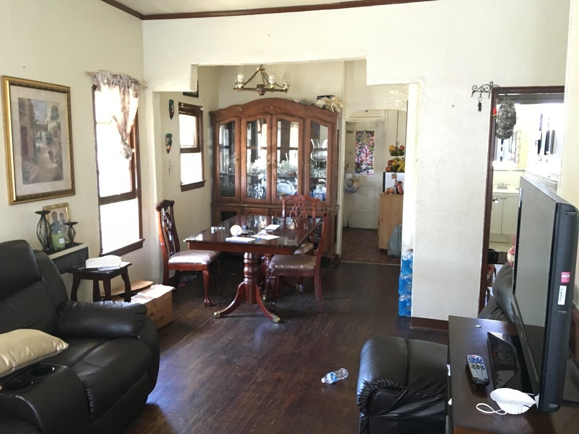 Interior Photo - 249-251 Columbia Pl