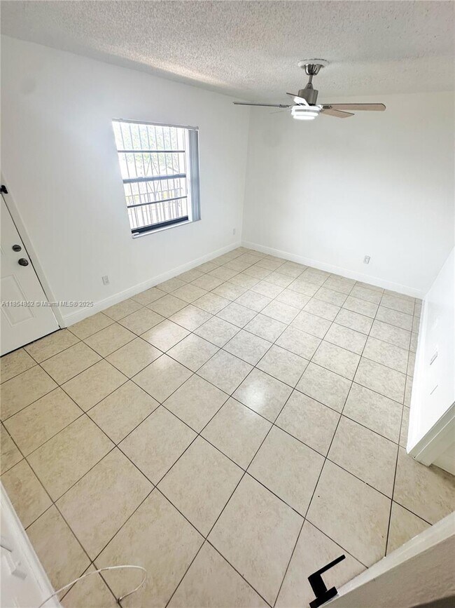 Foto del edificio - 1130 W 37th St