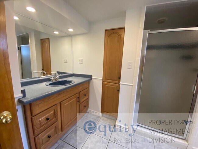 Building Photo - Millcreek Duplex