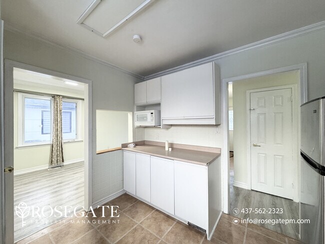 Photo du bâtiment - Pet-Friendly 3-Bedroom Detached Home with Parking & Front Porch in Brampton