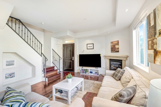 Building Photo - 11323 Huston St