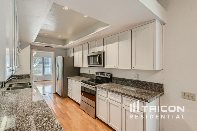 Building Photo - 16147 Vanderbilt Dr