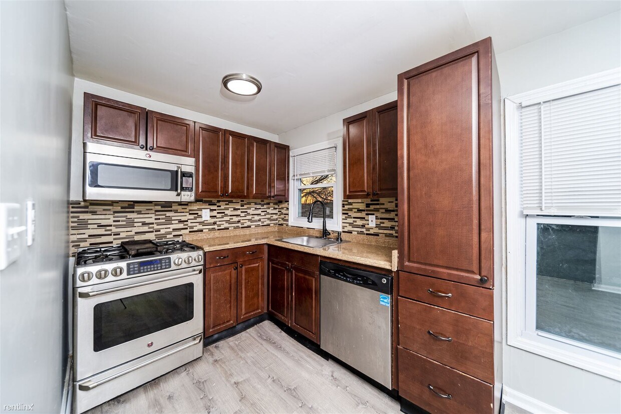 3 br, 1 bath House 1325 1st St House Rental in Rensselaer, NY