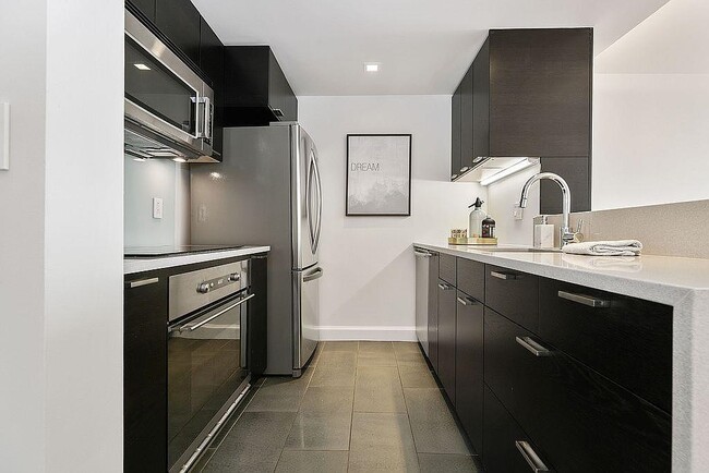 Building Photo - 20 2nd St