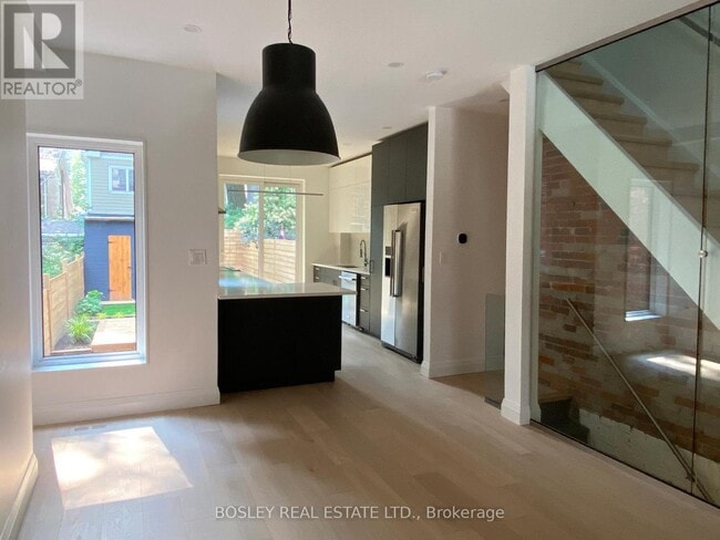 Photo du bâtiment - 78 Kingsmount Park Rd